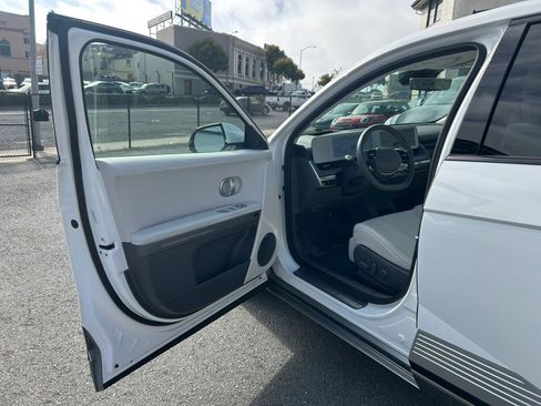 Used 2024 Hyundai Ioniq 5 Limited AWD/4WD image 9