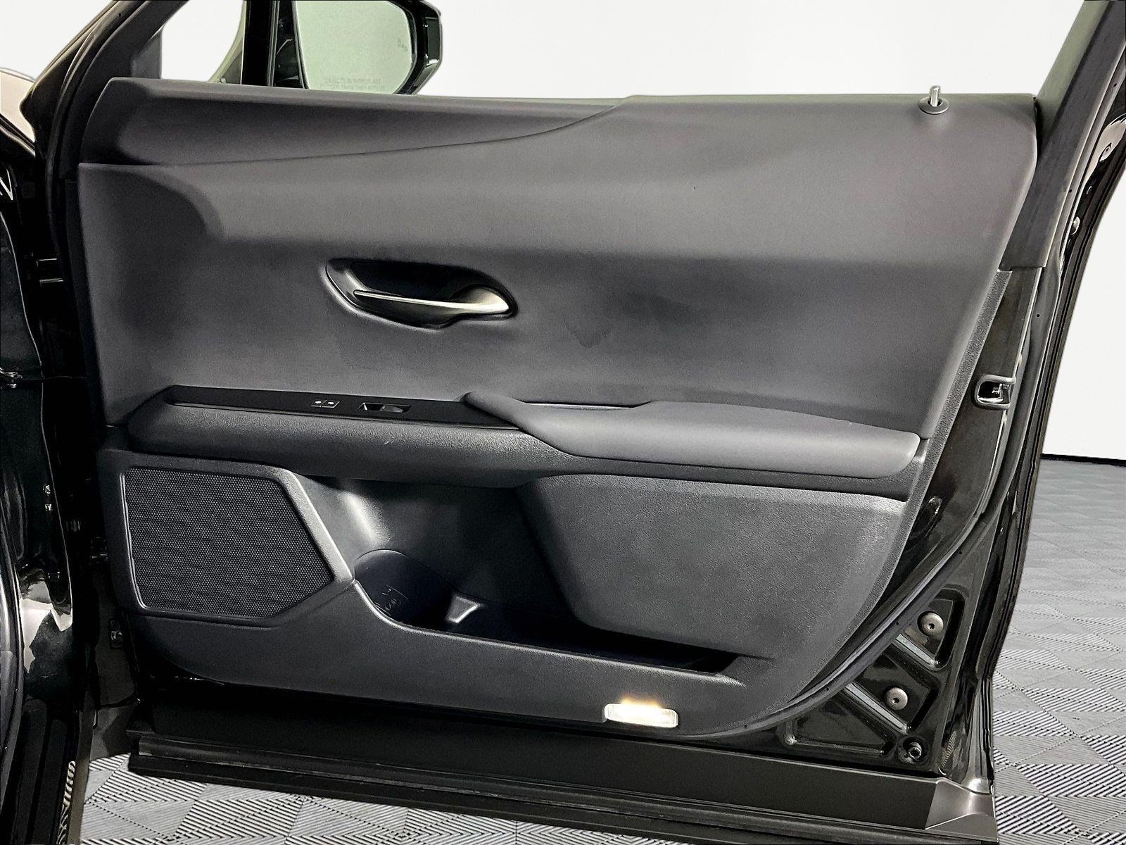 Used 2020 Lexus UX 250h w/ Premium Package AWD/4WD image 28