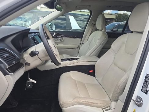 Used 2019 Volvo XC90 T6 Momentum w/ Protection Package Premier AWD/4WD image 3