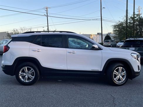 Used 2021 GMC Terrain SLE w/ Driver Convenience Package image 2