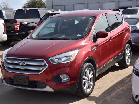 Used 2019 Ford Escape SE image 1