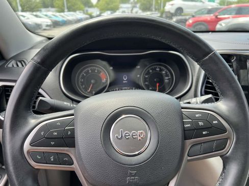 Used 2019 Jeep Cherokee Limited image 31