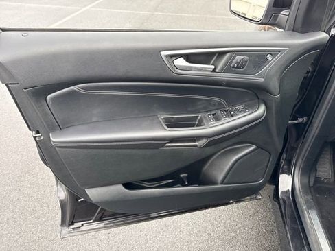 Used 2022 Ford Edge Titanium image 23