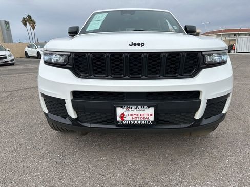Used 2023 Jeep Grand Cherokee L Laredo image 3
