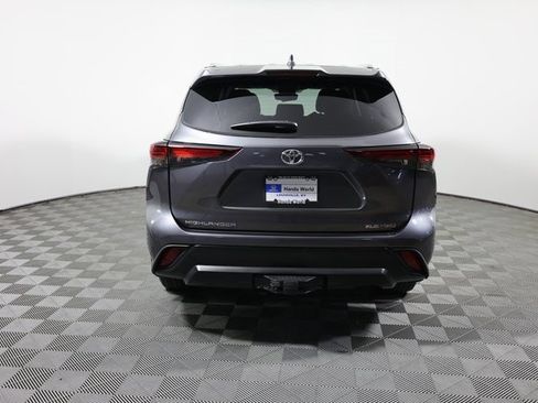 Used 2025 Toyota Highlander LE image 6