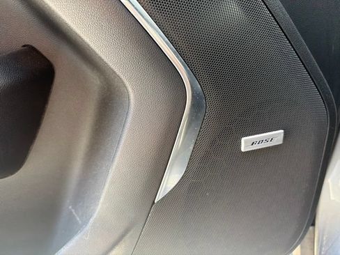 Used 2022 Chevrolet Suburban LT w/ Luxury Package RWD image 16