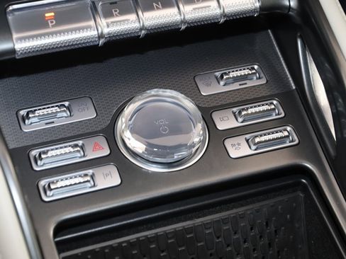 Used 2025 Lincoln Nautilus Premier image 27