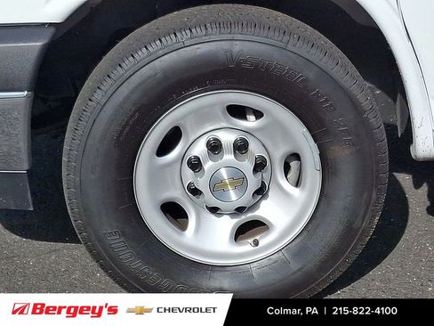 Certified 2025 Chevrolet Express 3500 LS w/ Chrome Appearance Package image 31