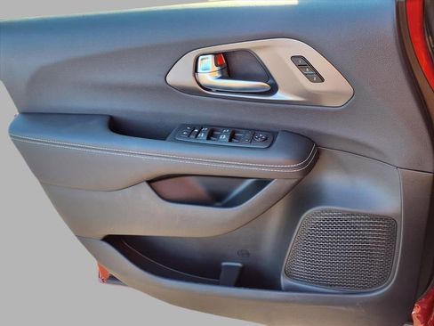 New 2026 Chrysler Pacifica Select image 15