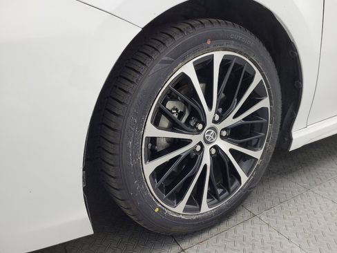 Used 2019 Toyota Camry SE image 31