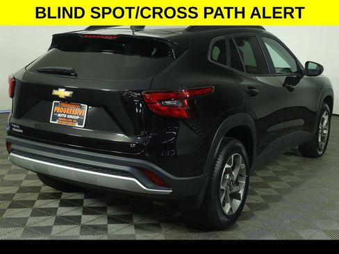 Used 2025 Chevrolet Trax LT w/ Driver Confidence Package FWD image 7