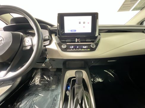Used 2025 Toyota Corolla LE FWD image 25