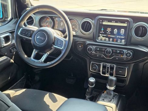 Used 2023 Jeep Wrangler Unlimited Sahara AWD/4WD image 40