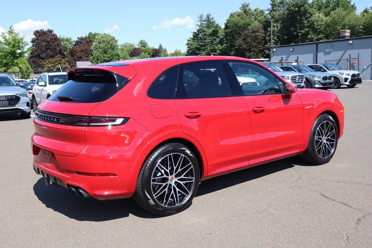 Used 2025 Porsche Cayenne E-Hybrid AWD/4WD image 6