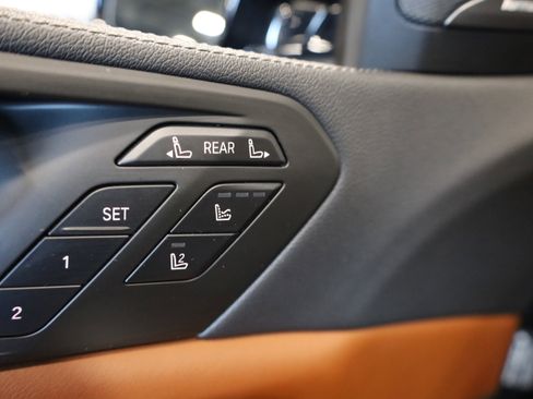 Used 2020 BMW X7 M50i w/ Dynamic Handling Package image 16