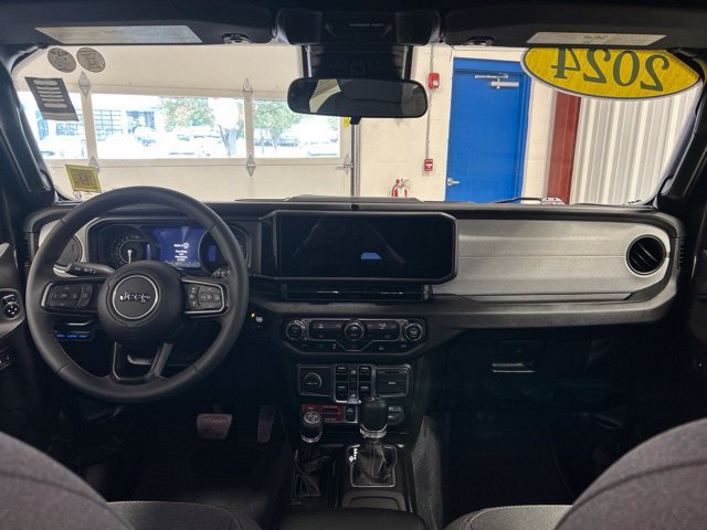 Used 2024 Jeep Wrangler Unlimited AWD/4WD image 15