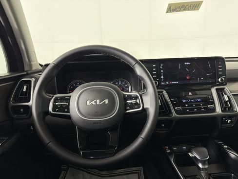 Certified 2022 Kia Sorento S w/ Panoramic Sunroof Package image 21