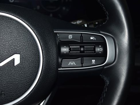 Used 2023 Kia Sportage SX image 9