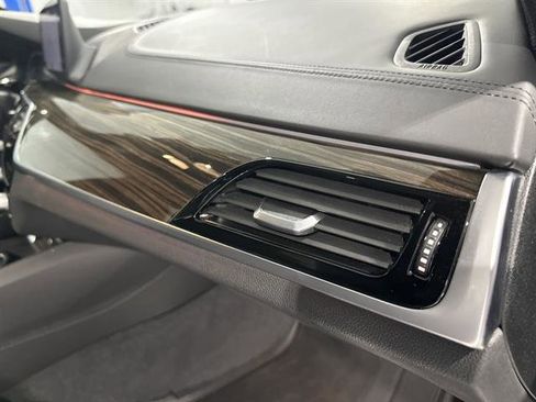 Used 2020 BMW M550i xDrive image 36