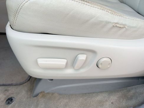 Used 2013 Toyota Sienna XLE image 13