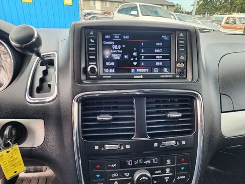 Used 2018 Dodge Grand Caravan GT FWD image 18