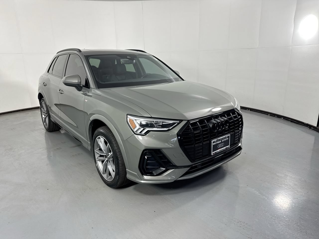 Used 2023 Audi Q3 2.0T Premium Plus w/ Premium Plus Package AWD/4WD image 3