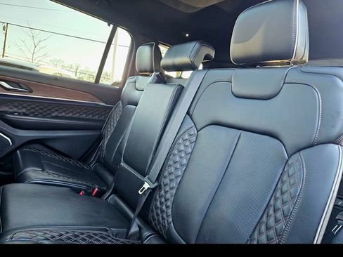 Used 2021 Jeep Grand Cherokee L Summit w/ Luxury Tech Group V AWD/4WD image 23