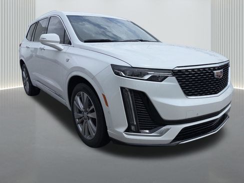 Used 2023 Cadillac XT6 Premium Luxury w/ Technology Package FWD image 2