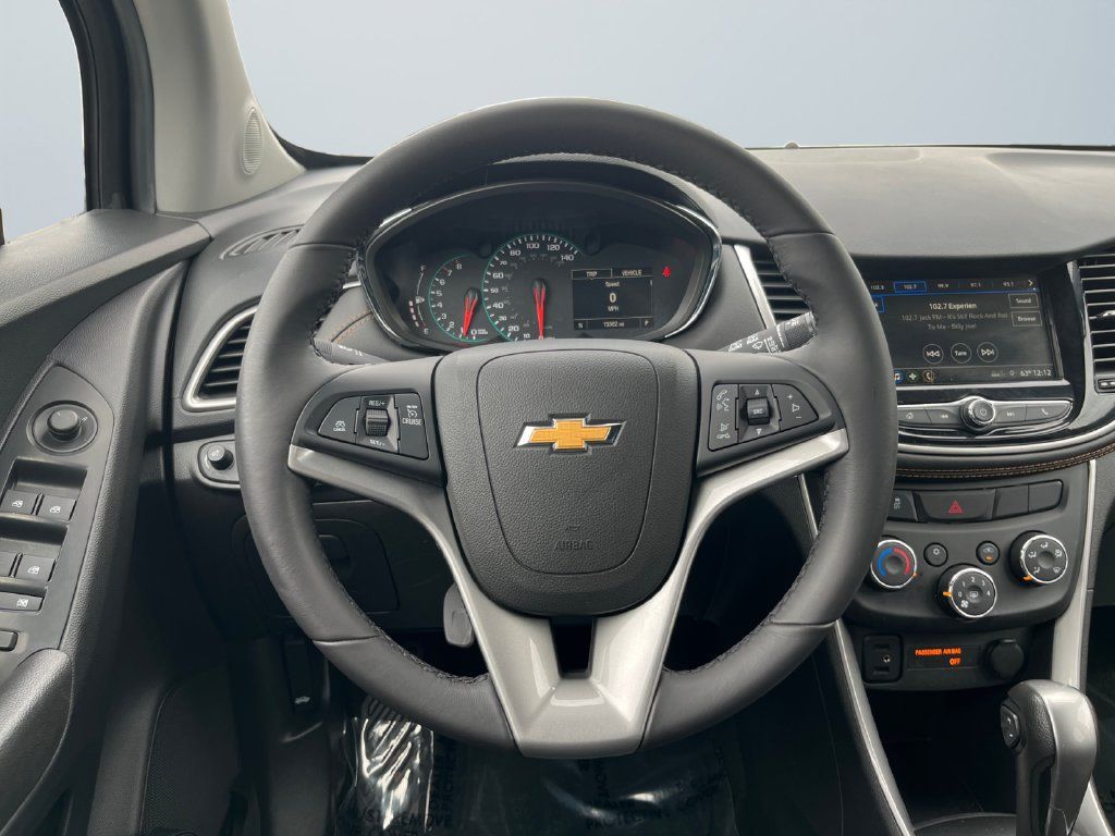 Used 2019 Chevrolet Trax LT w/ LT Convenience Package AWD/4WD image 12
