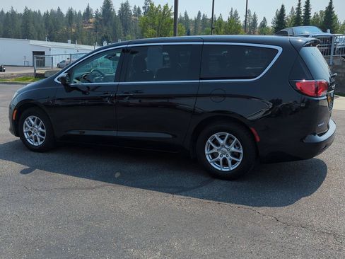 Used 2023 Chrysler Voyager LX FWD image 4