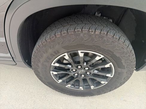 Used 2025 Chevrolet Traverse Z71 AWD/4WD image 8