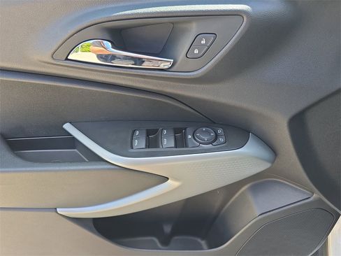 Used 2025 Chevrolet Trax LS image 24