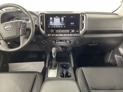 Used 2025 Nissan Frontier SL w/ Graphics Package image 17