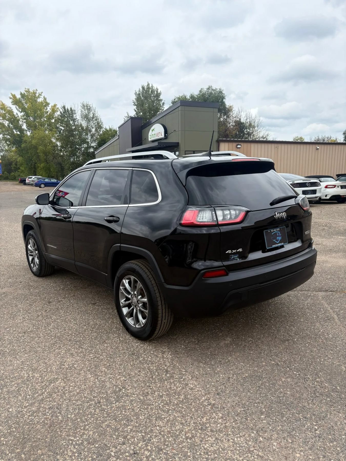 Used 2019 Jeep Cherokee Latitude Plus AWD/4WD image 7
