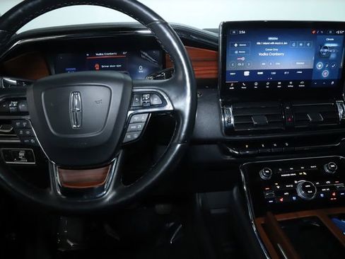 Used 2024 Lincoln Navigator Reserve image 30