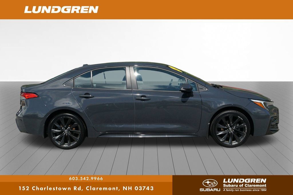 Used 2023 Toyota Corolla SE FWD image 2