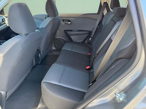 Used 2023 Nissan Rogue SV image 12