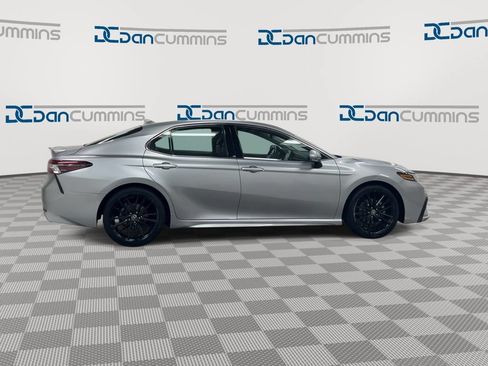 Used 2023 Toyota Camry XSE FWD image 9