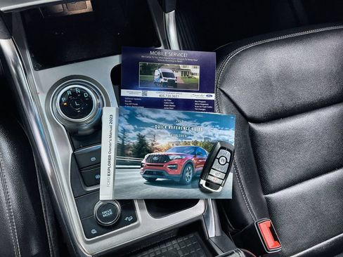 Used 2023 Ford Explorer Limited w/ Limited Technology Package AWD/4WD image 10