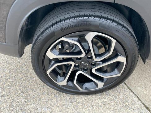 Used 2025 Chevrolet Trax RS w/ Sunroof Package FWD image 10