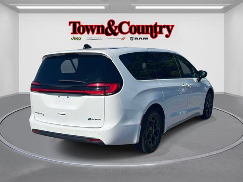 Used 2024 Chrysler Pacifica Limited FWD image 7
