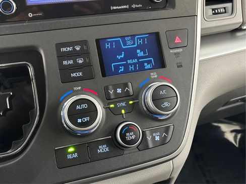 Used 2020 Toyota Sienna LE image 37