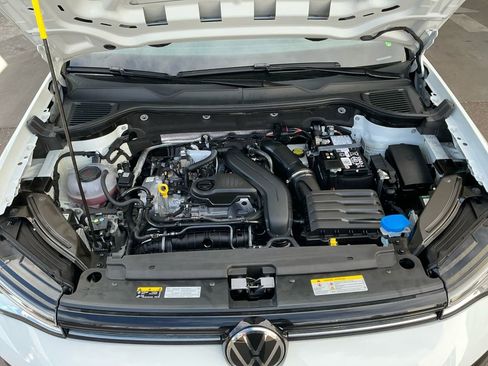 Certified 2025 Volkswagen Taos SE w/ Panoramic Sunroof Package image 25