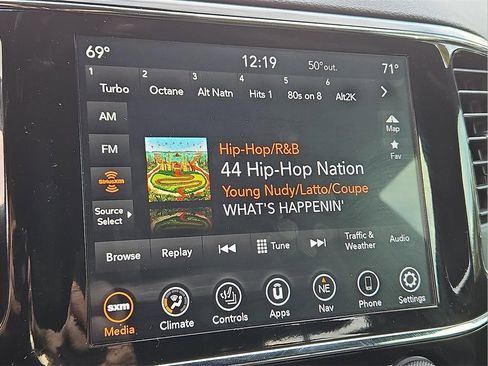 Used 2019 Jeep Grand Cherokee Altitude image 17