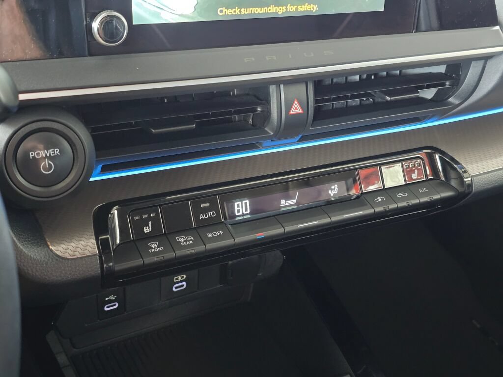 Used 2024 Toyota Prius XLE FWD image 24