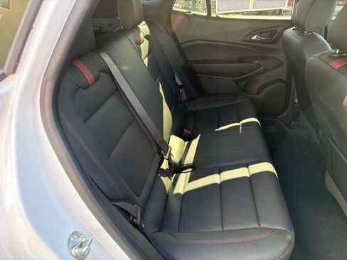 Used 2025 Chevrolet Trax RS w/ Sunroof Package FWD image 14