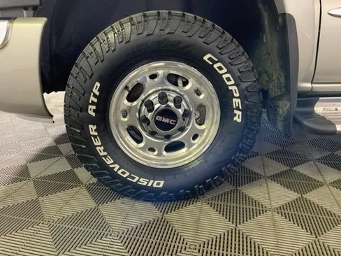 Used 2007 GMC Sierra 2500 SLE w/ Heavy-Duty Power Package AWD/4WD image 12