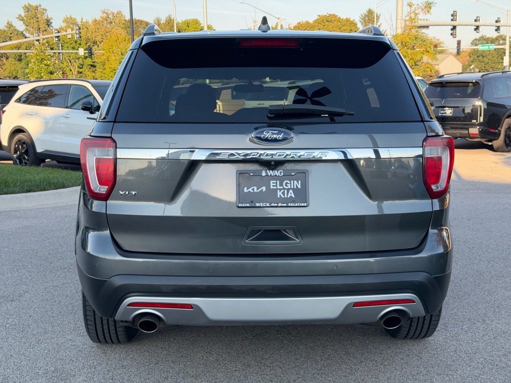 Used 2017 Ford Explorer XLT w/ Equipment Group 201A FWD image 4