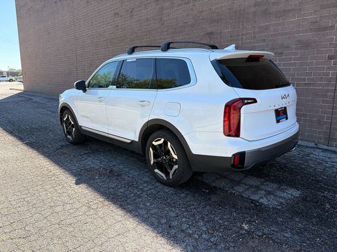 Used 2025 Kia Telluride S AWD/4WD image 3