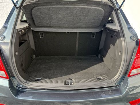 Used 2022 Chevrolet Trax LT w/ LT Convenience Package image 34